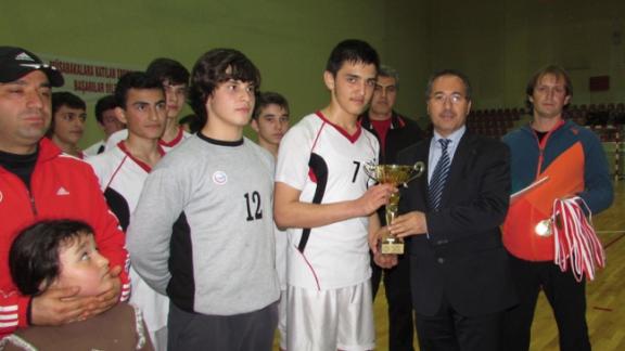 TOKİ Şehit Levent Çetinkaya Ortaokulu Hentbol Takımları Kayseri´de Bir Numara