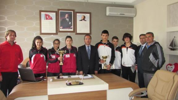 TOKİ Şehit Levent Çetinkata Ortaokulunun Şampiyon Hentbol Takımları Ziyarete Geldi