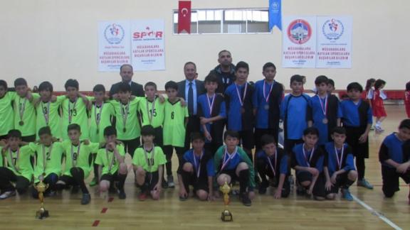Futsal Küçük Erkekler İl Üçüncüsü Sahra Galip Özsan Ortaokulu