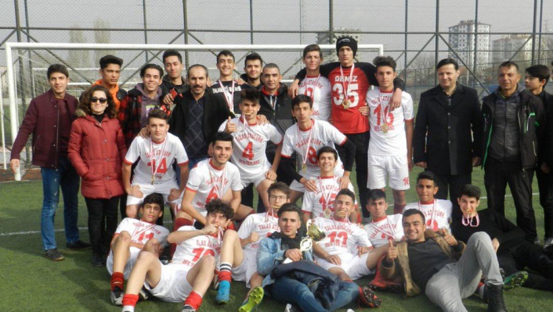 Talas Atatürk Mesleki ve Teknik Anadolu Lisesi Futbol Takımı İl Şampiyonu Oldu