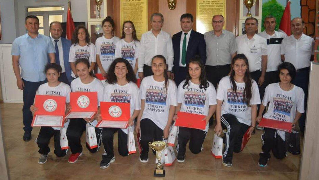 İl Müdürümüz Türkiye Şampiyonlarını Ödüllendirdi