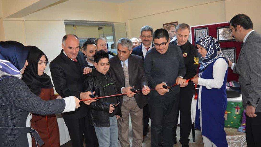 Talas Şehit Resul Erdal Aydemir Halk Eğitim Merkezi Sergi ve Kermes Açılışı Yapıldı