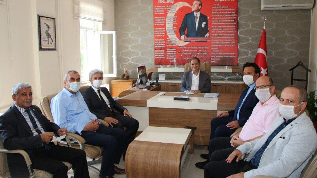 Milli Eğitim Müdürümüz Sayın Celalettin EKİNCİ İlçe Milli Eğitim Müdürü olarak atanan Mustafa ELMALI'ya Hayırlı Olsun Ziyaretinde Bulundu