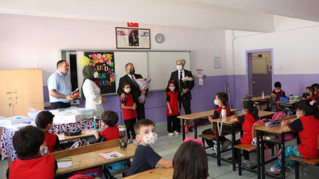 Belediye Başkanımız Sayın Mustafa Yalçın ve İlçe Milli Eğitim Müdürümüz Sayın Mustafa Elmalı Öğrencilerin Heyecanına Ortak Oldular