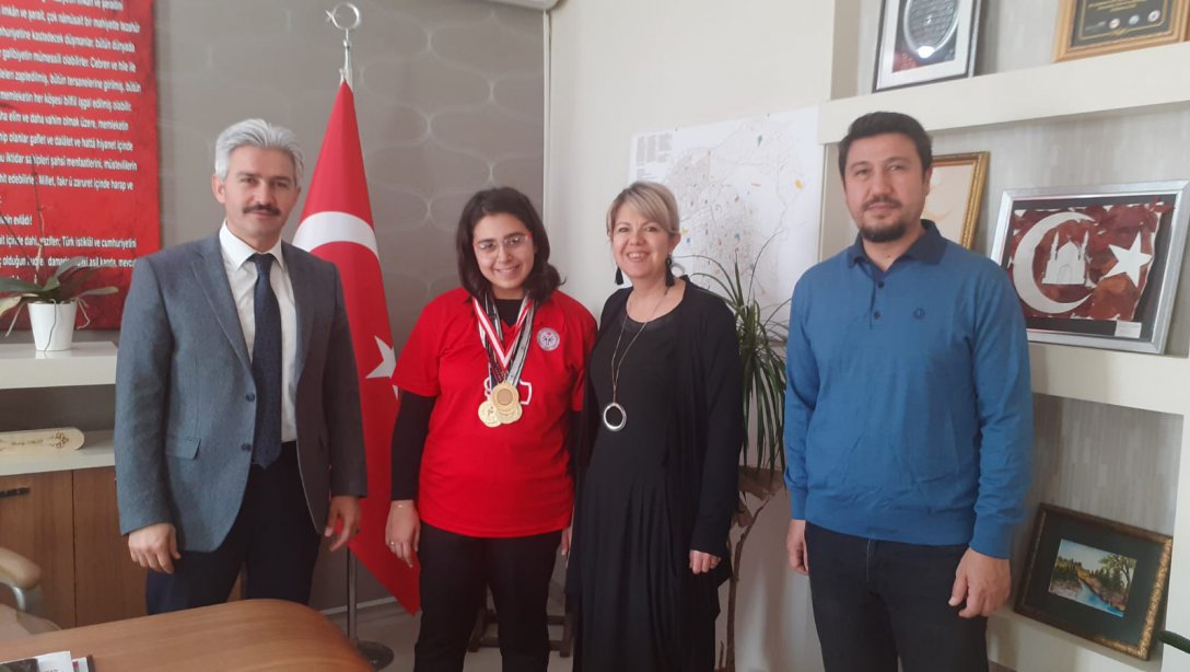 Türkiye 1.likleri alan ve milli sporcu seçmelerine katılma hakkı kazanan öğrencimiz Elçin Erol