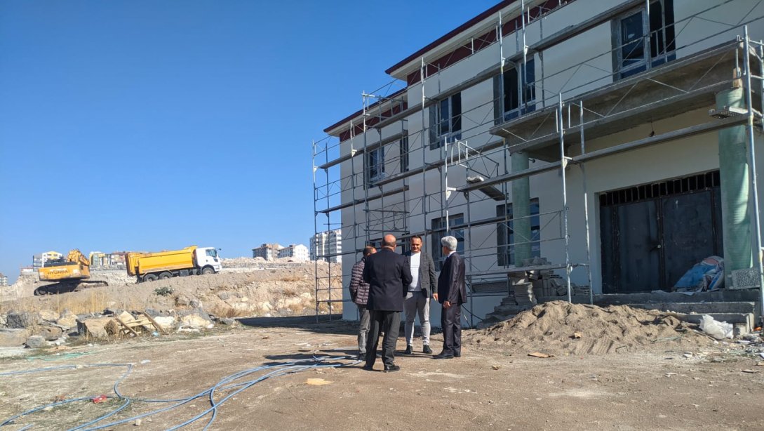 İlçe Milli Eğitim Müdürümüz Sayın Mustafa Elmalı hayırsever Av. Mehmet Altun tarafından yaptırılan anaokulu inşaatında incelemelerde bulundu. 