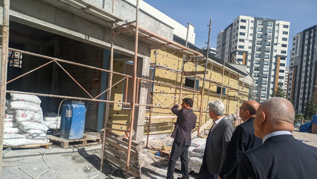 Yapımı devam eden Şehit Nuri Aydın Sağır Anadolu Lisesi-Spor Salonu inşaatını ziyareti