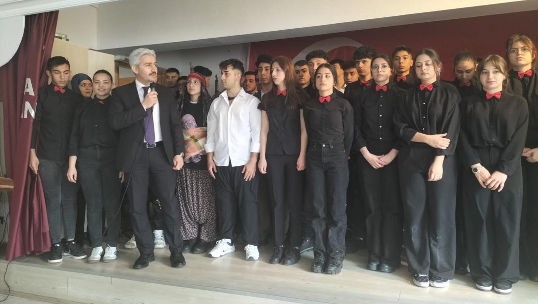 12 Mart İstiklal Marşı'nın TBMM'de Kabulünün 103. Yıl Dönümü ve Mehmet Akif Ersoy'u Anma Günü, ilçemiz Fatma-Kemal Timuçin Anadolu Lisesinin hazırladığı programda kutlandı.