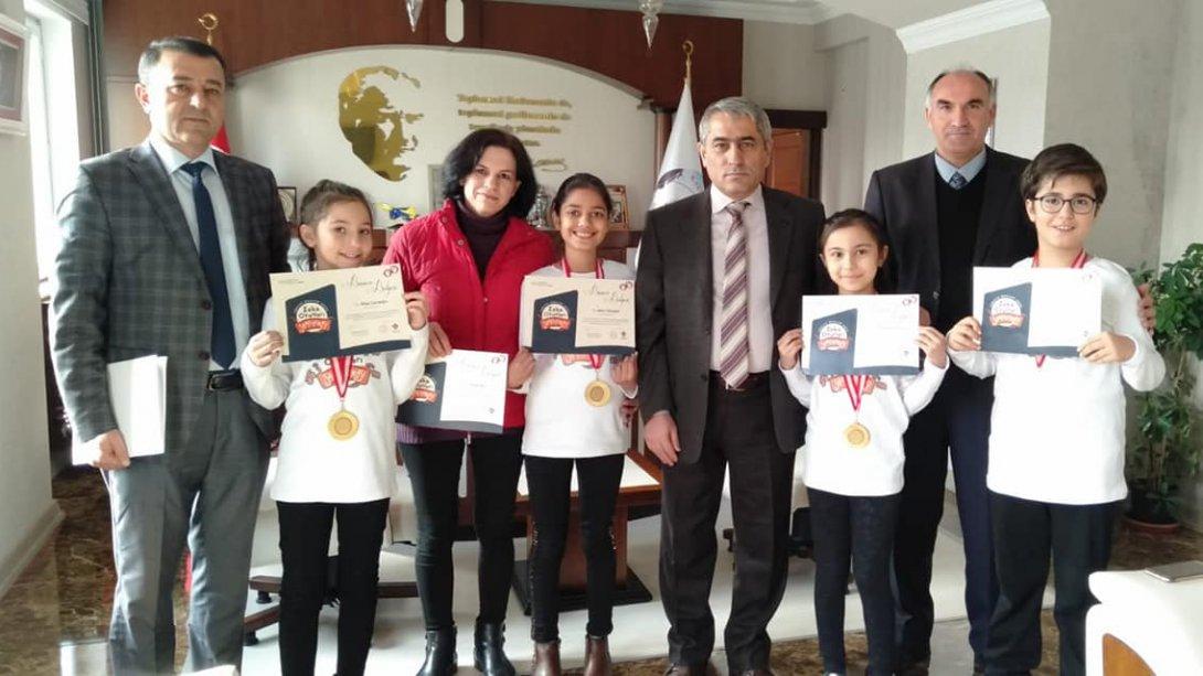 Zeka Oyunları Yarışmasında Türkiye Finallerine Katılan Öğrencilerimizin Başarılarını Kutluyoruz